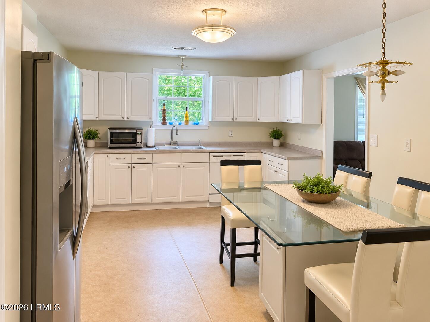 EAT IN KITCHEN