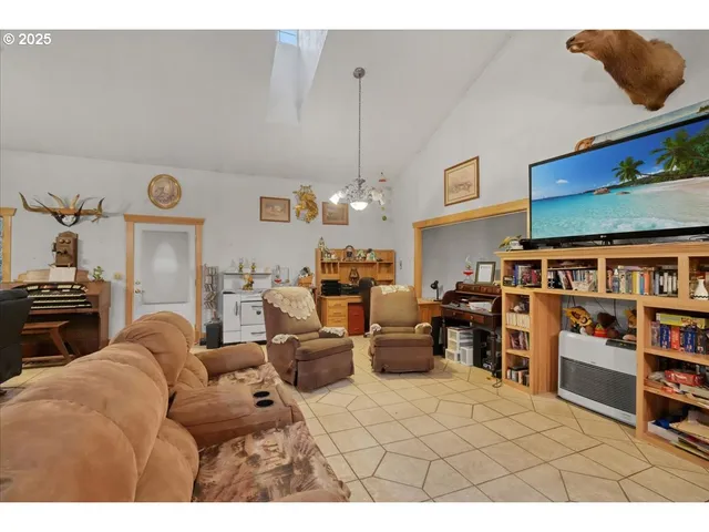 $525,000 | 2825 Highway 12, Salkum, WA 98582