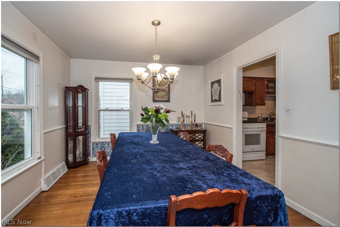 2505 Laurelhurst Road Cleveland, OH 44118 - Photo 5 of 25 Large Dining Room with gorgeous hardwood floors, perfect for entertaining!