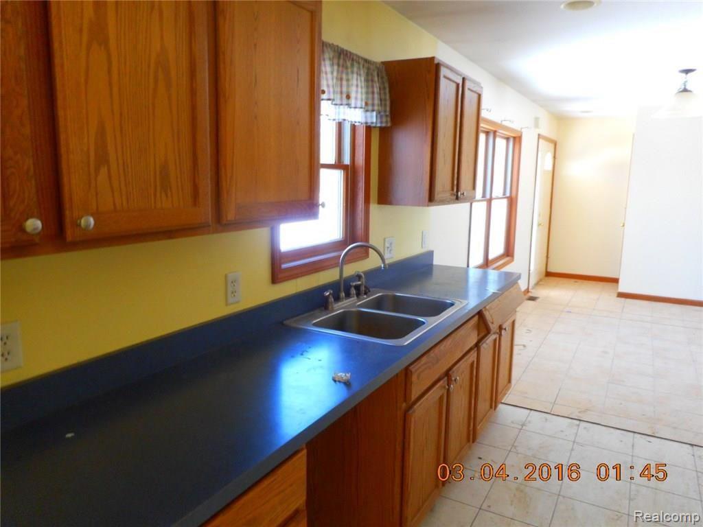 8859 South Cork Road Bancroft, MI 48414 - Photo 19 of 33 kitchen1.JPG