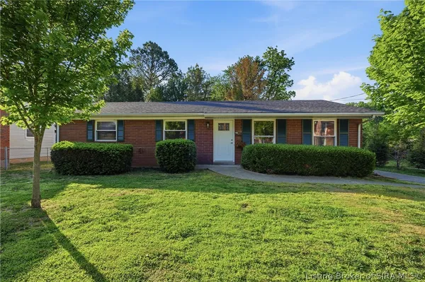 $258,900 | 1520 East 8th Street, Jeffersonville, IN 47130