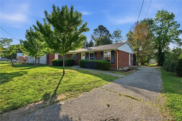 $258,900 | 1520 East 8th Street, Jeffersonville, IN 47130