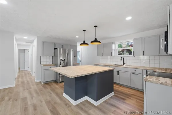 $258,900 | 1520 East 8th Street, Jeffersonville, IN 47130