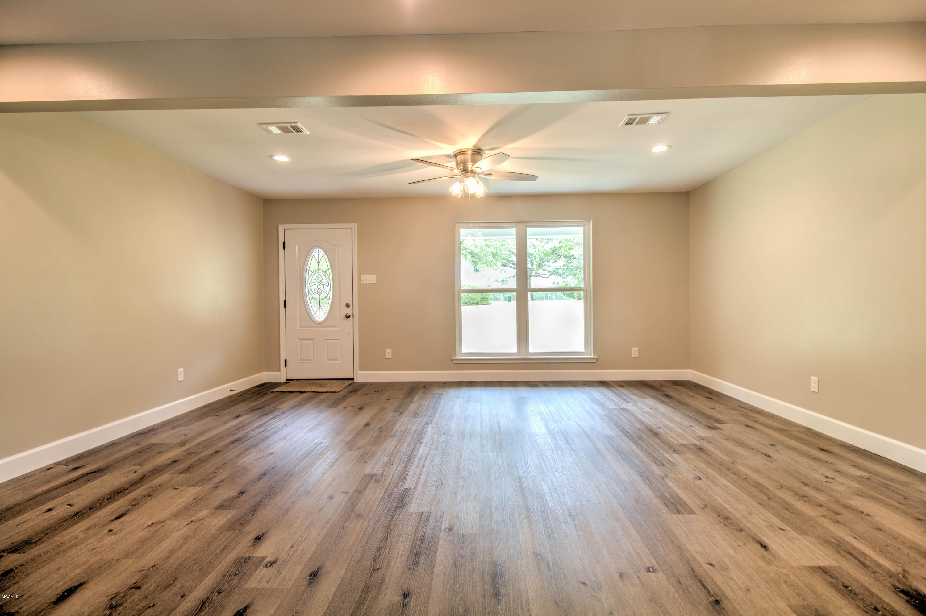 15230 Lorraine Road Biloxi, MS 39532 - Photo 5 of 47 IMG_4366_7_8