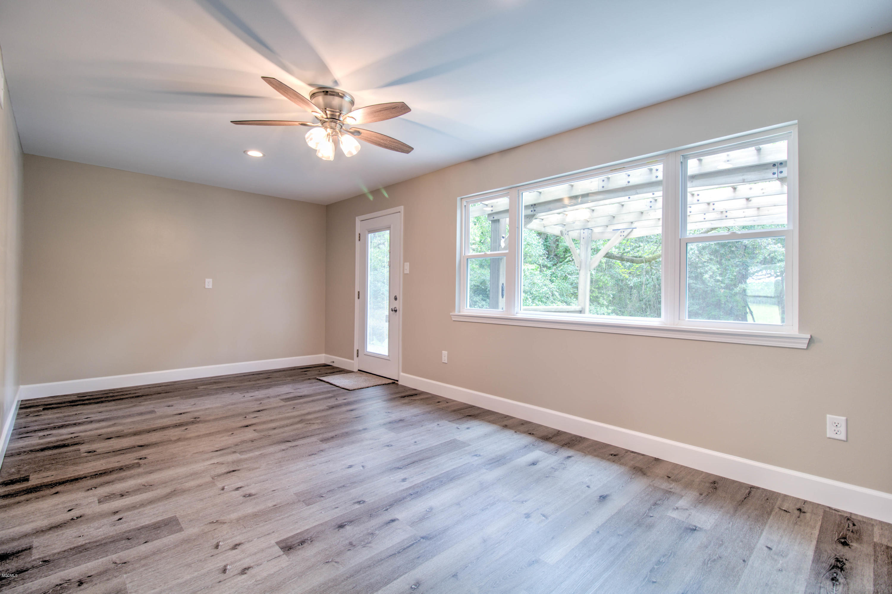 15230 Lorraine Road Biloxi, MS 39532 - Photo 6 of 47 IMG_4384_5_6