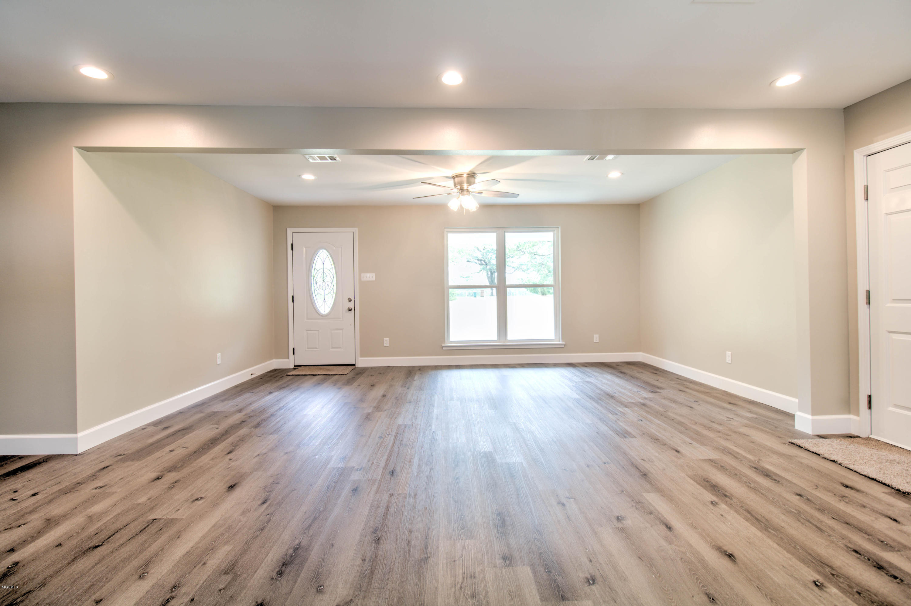 15230 Lorraine Road Biloxi, MS 39532 - Photo 10 of 47 IMG_4399_400_401