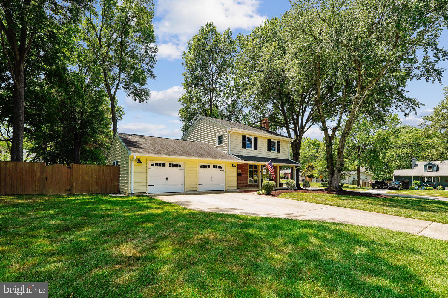 2305 Londonderry Road Alexandria, VA 22308 - Photo 2 of 20 Front Yard