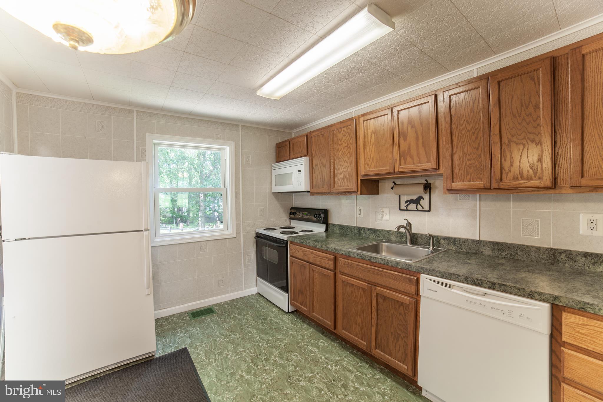 15506 Bond Mill Road Laurel, MD 20707 - Photo 14 of 29 Kitchen with view to the backyard