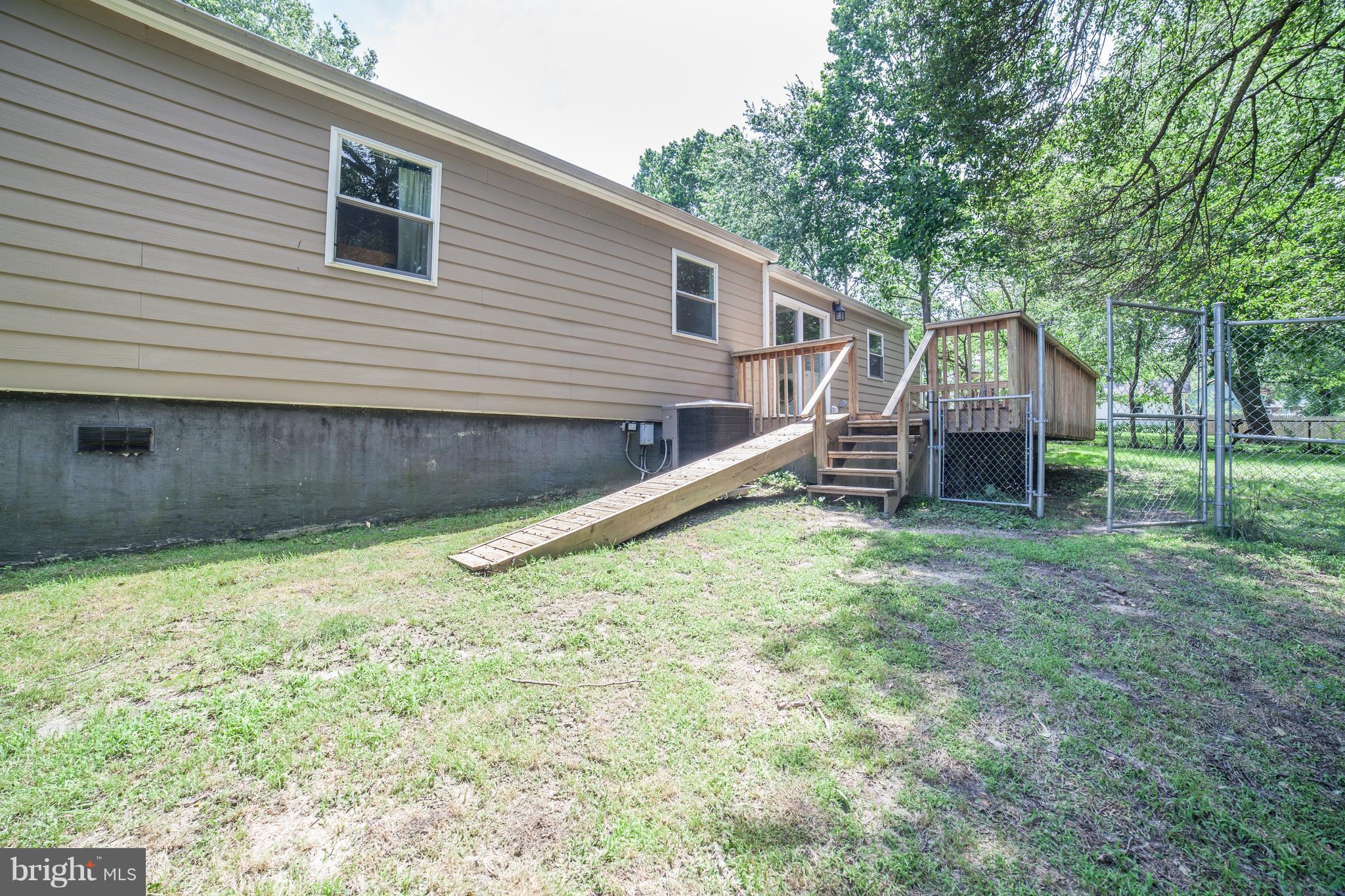 15506 Bond Mill Road Laurel, MD 20707 - Photo 26 of 29 Separte Dog fenced area