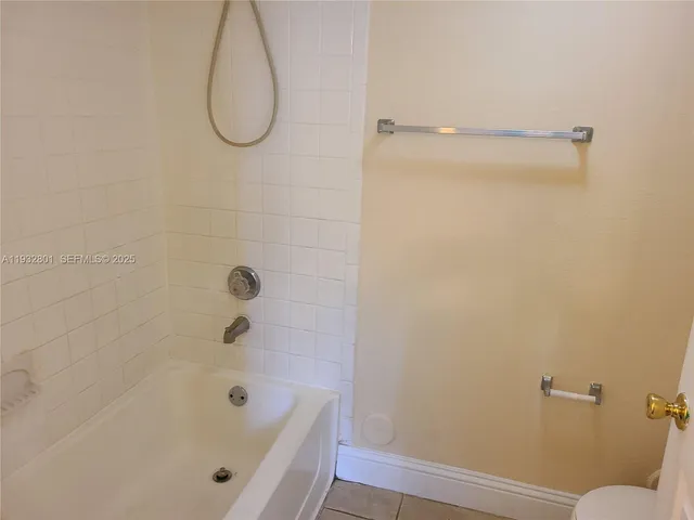 $250,000 | 9983 Nob Hill Court, Sunrise, FL 33351