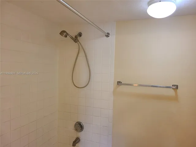 $250,000 | 9983 Nob Hill Court, Sunrise, FL 33351