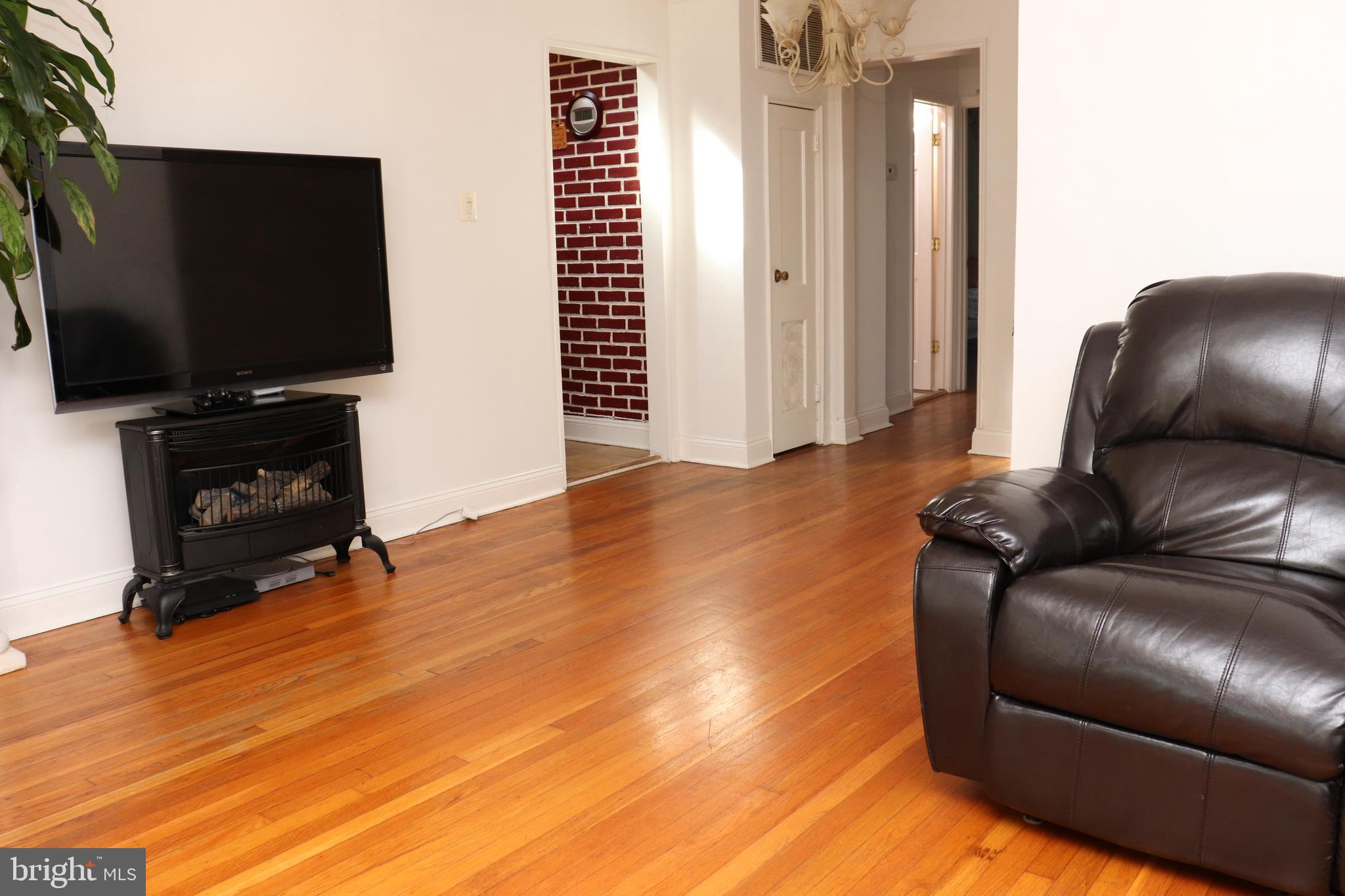 12232 Bluhill Road Silver Spring, MD 20902 - Photo 18 of 48 Living Room