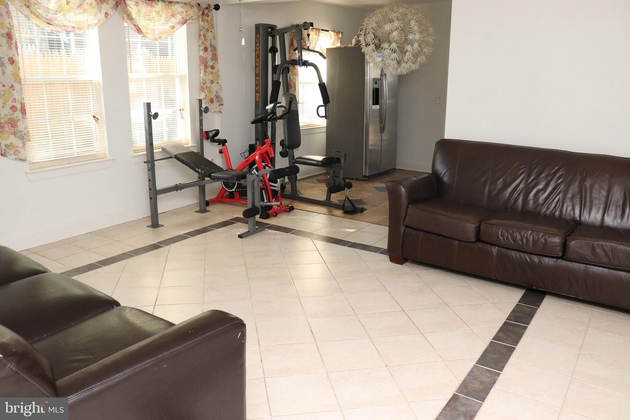 12232 Bluhill Road Silver Spring, MD 20902 - Photo 36 of 48 Interier