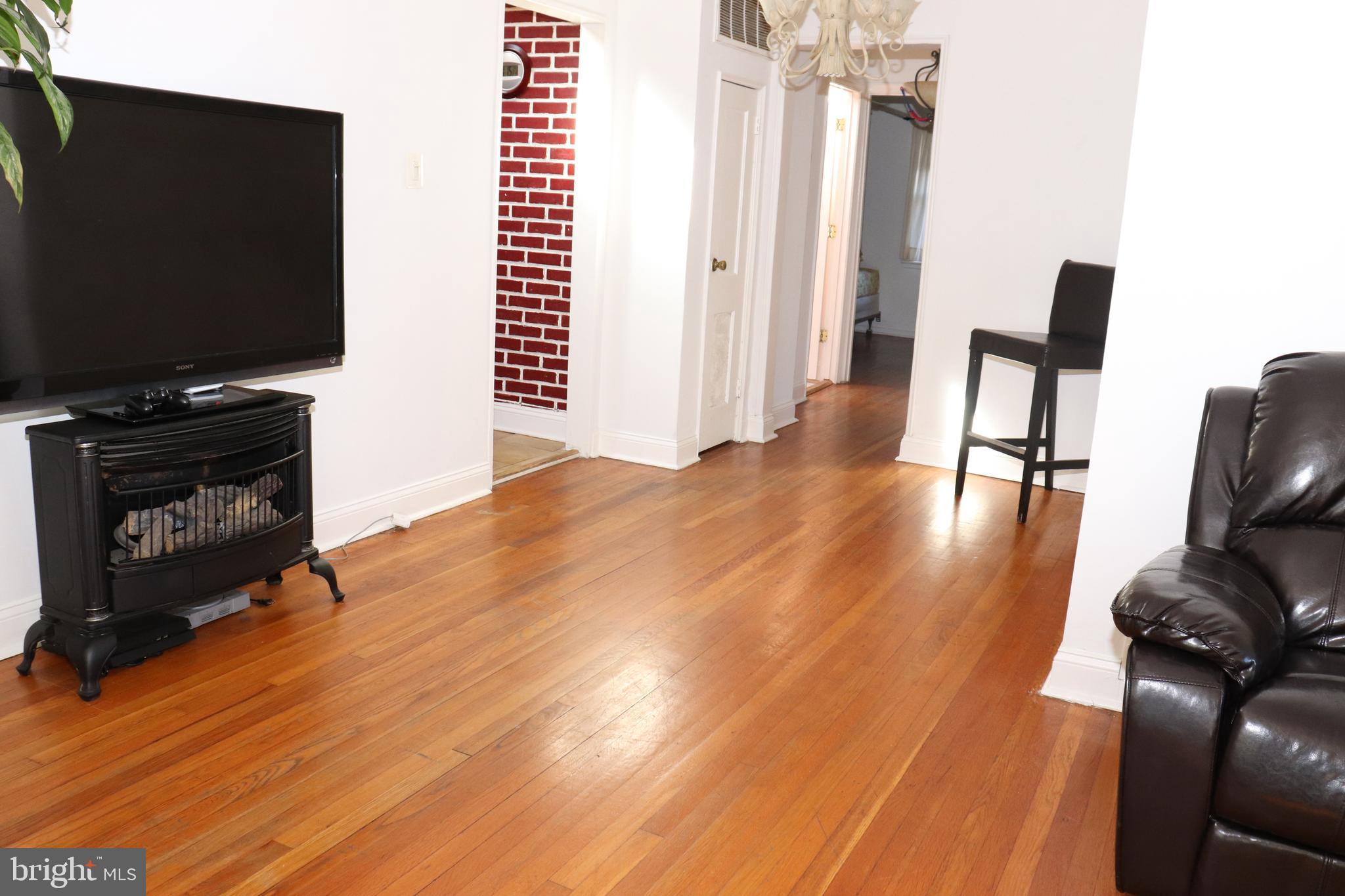 12232 Bluhill Road Silver Spring, MD 20902 - Photo 7 of 48 Living Room