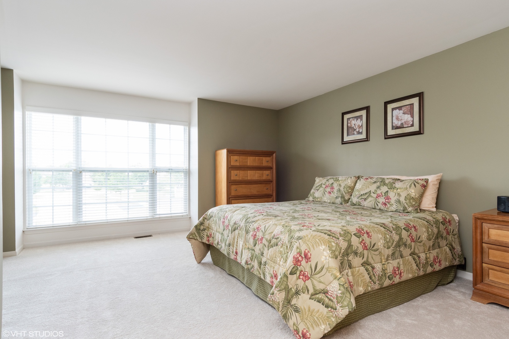 738 Riding Lane St. Charles, IL 60174 - Photo 11 of 16 Gallery Image 11