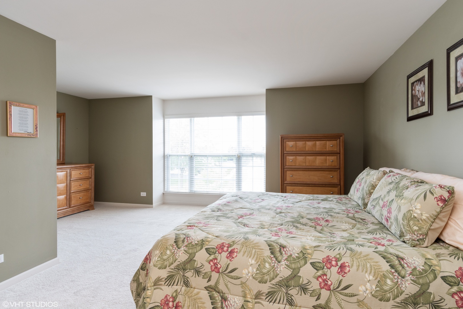738 Riding Lane St. Charles, IL 60174 - Photo 10 of 16 Gallery Image 10