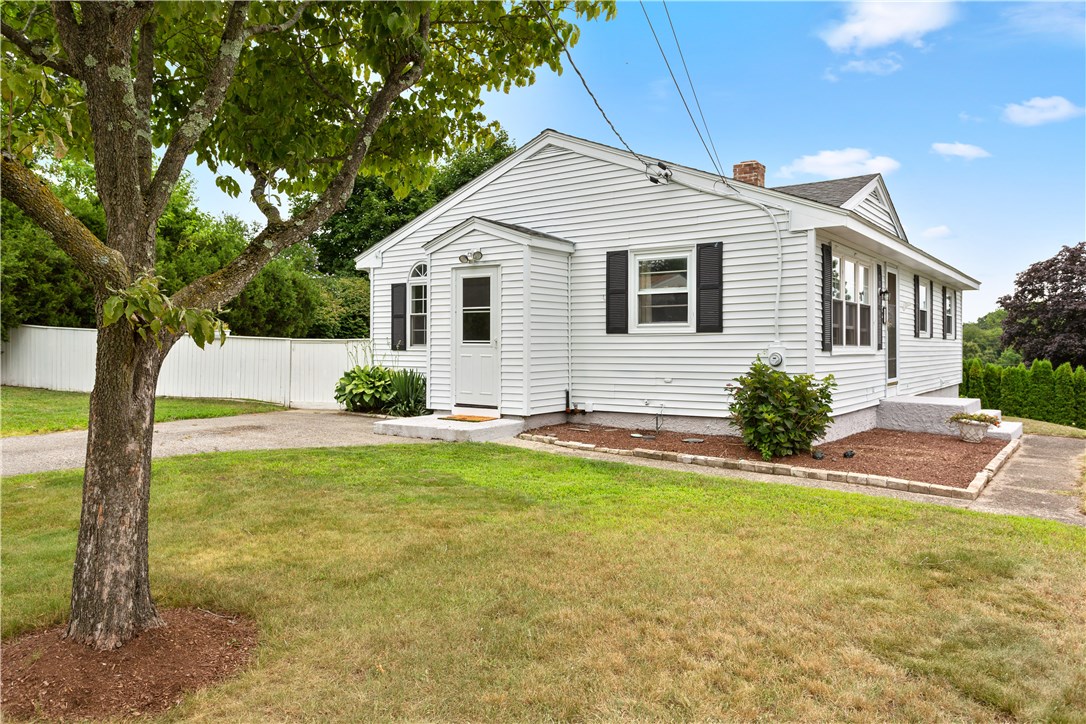 25 Mayfair Road Cumberland, RI 02864 - Photo 3 of 29