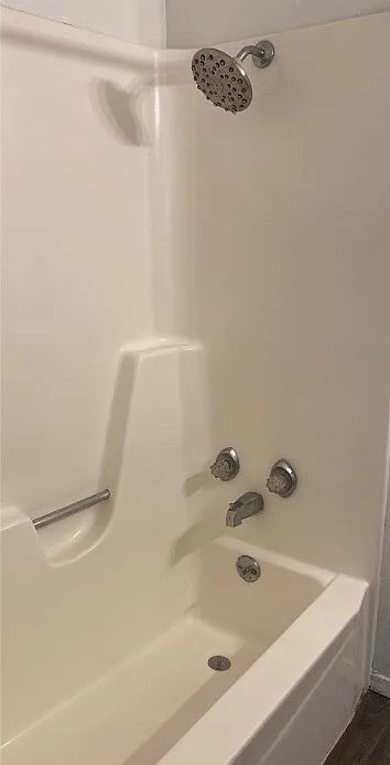 4504 Hunt Circle Killeen, TX 76543 - Photo 9 of 9 a bathroom with a bathtub