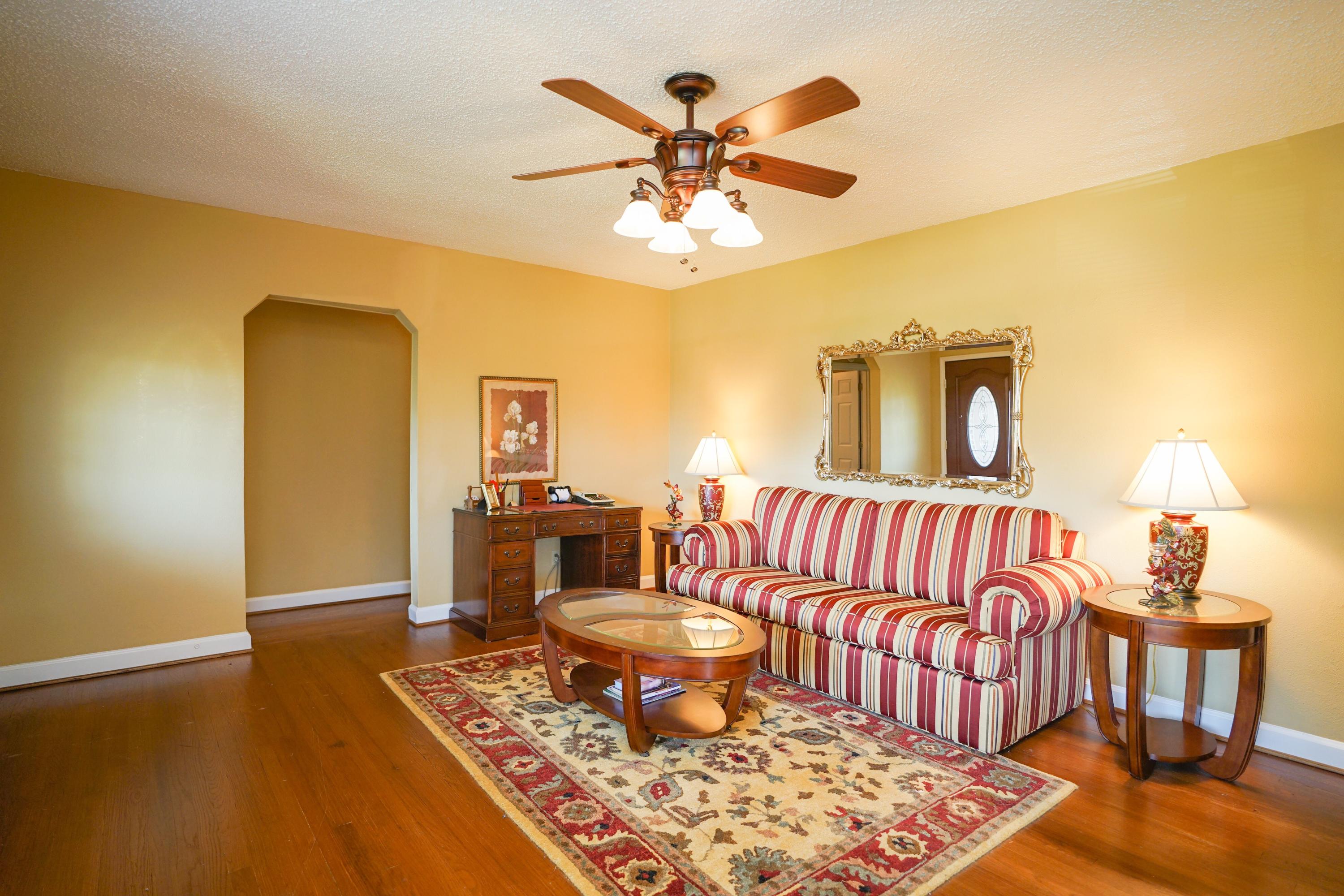 8905 North Hickory Valley Road Chattanooga, TN 37416 - Photo 5 of 23 Photo Oct 05, 10 14 33 AM