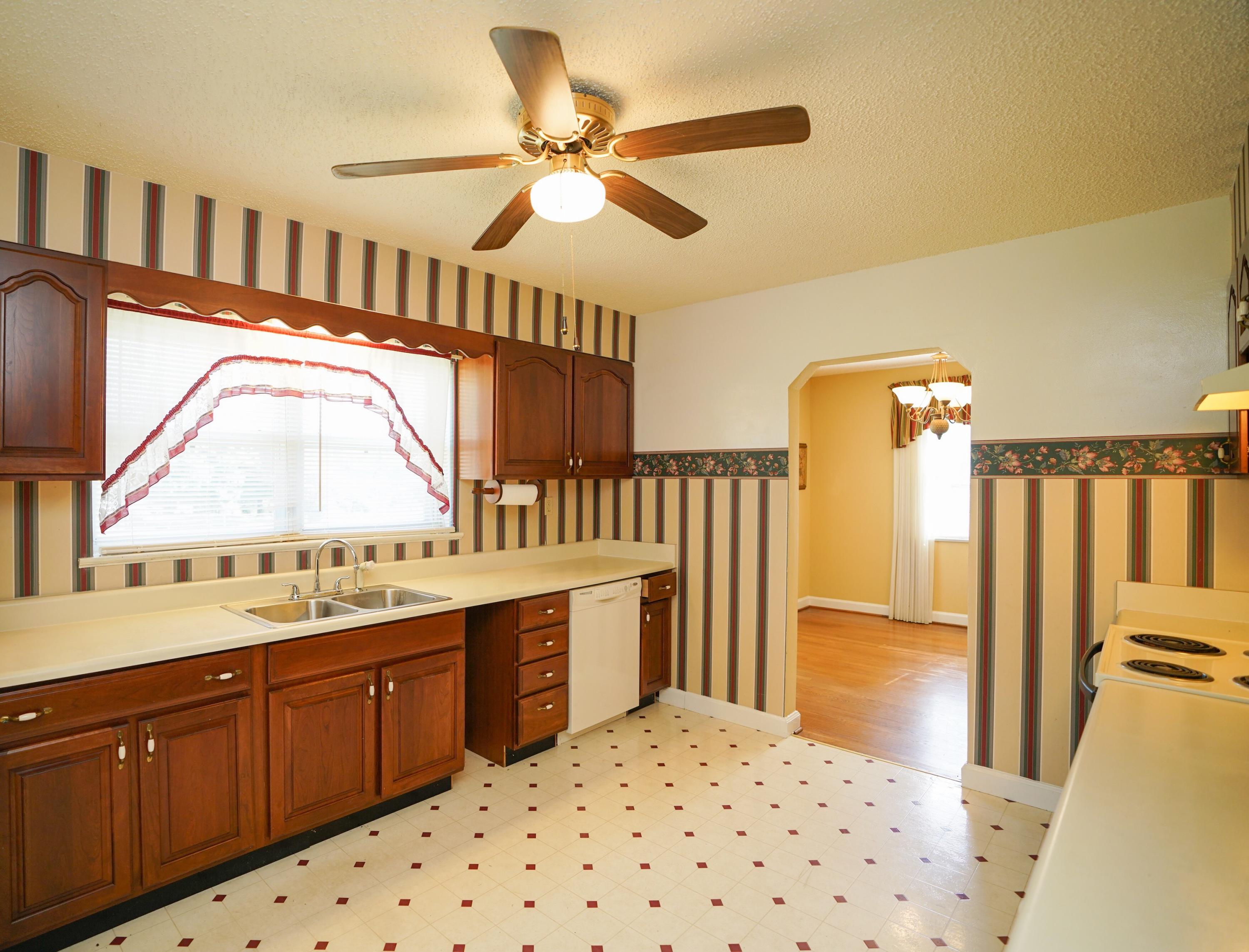 8905 North Hickory Valley Road Chattanooga, TN 37416 - Photo 6 of 23 Photo Oct 05, 10 06 41 AM