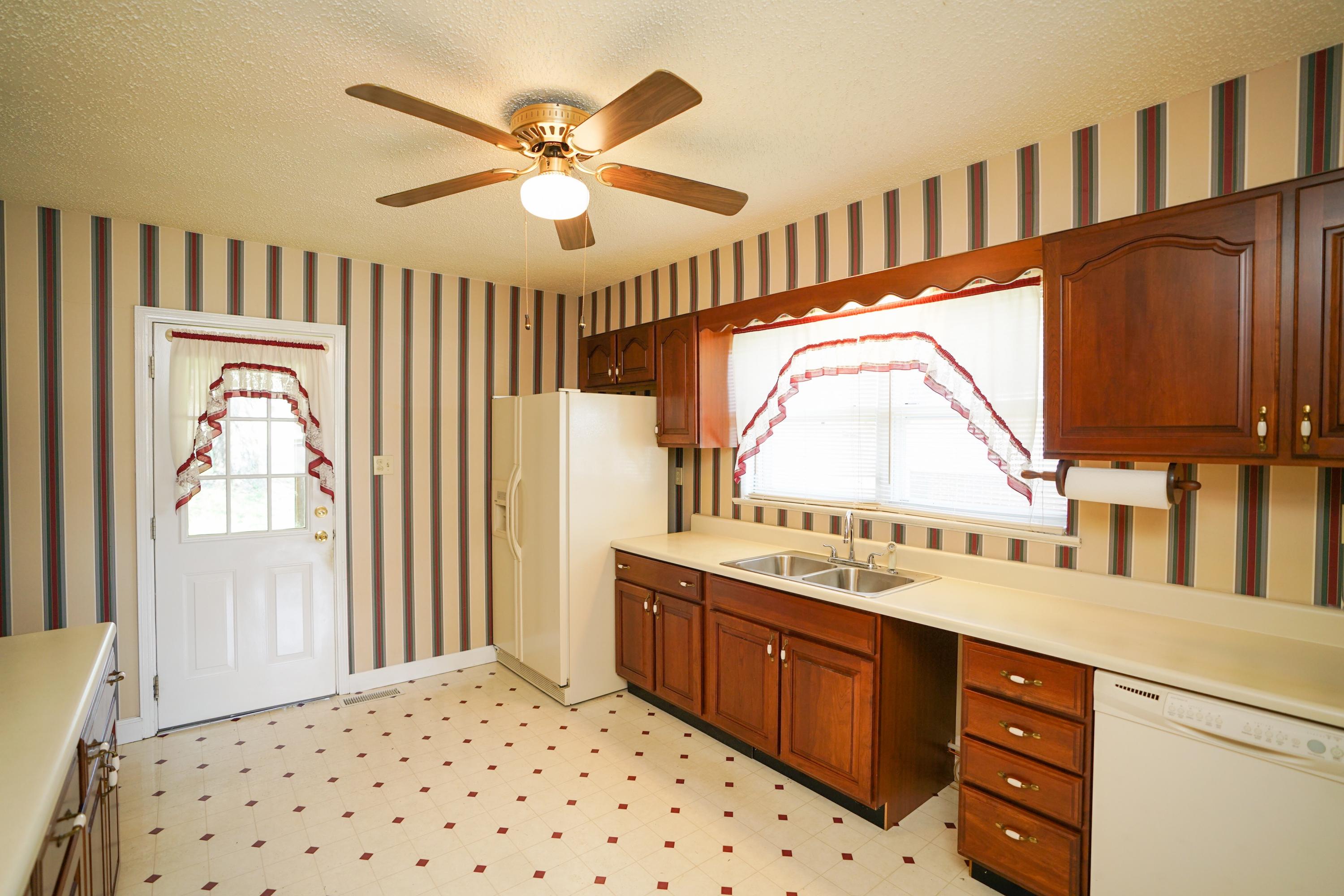 8905 North Hickory Valley Road Chattanooga, TN 37416 - Photo 7 of 23 Photo Oct 05, 10 06 54 AM