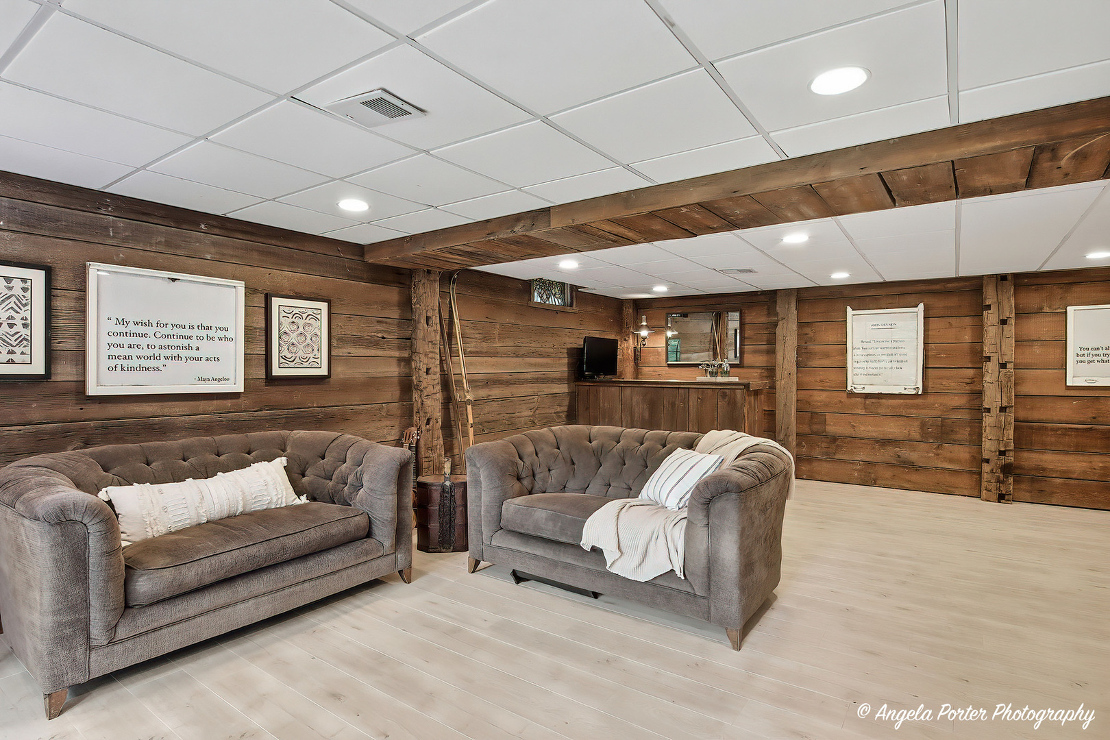15 Willet Way Trout Valley, IL 60013 - Photo 33 of 61 a living room with furniture and a ceiling fan