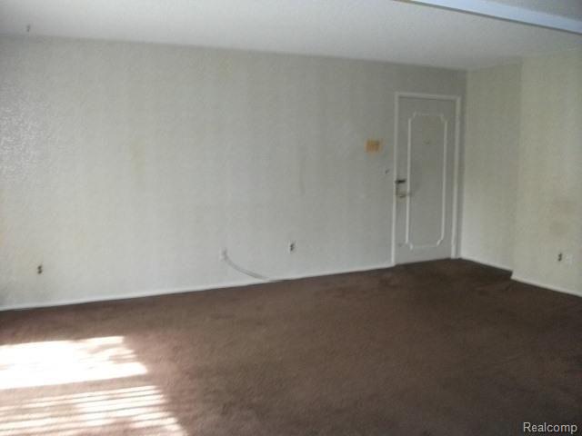 29157 Hayes Road, Unit 5 Warren, MI 48088 - Photo 7 of 9 livingroom.jpg