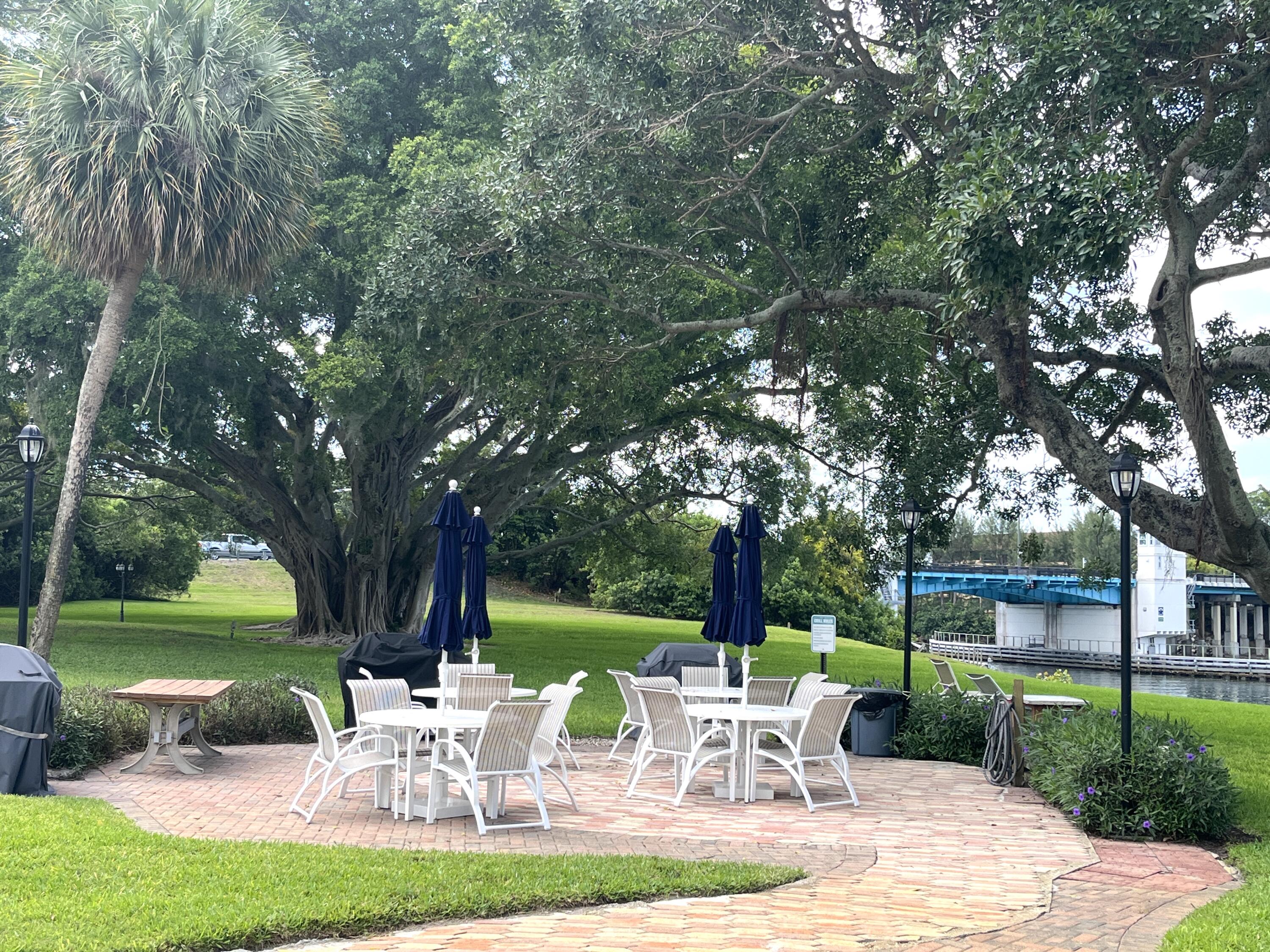 308 Golfview Road, Unit 107 North Palm Beach, FL 33408 - Photo 22 of 34 BBQ area
