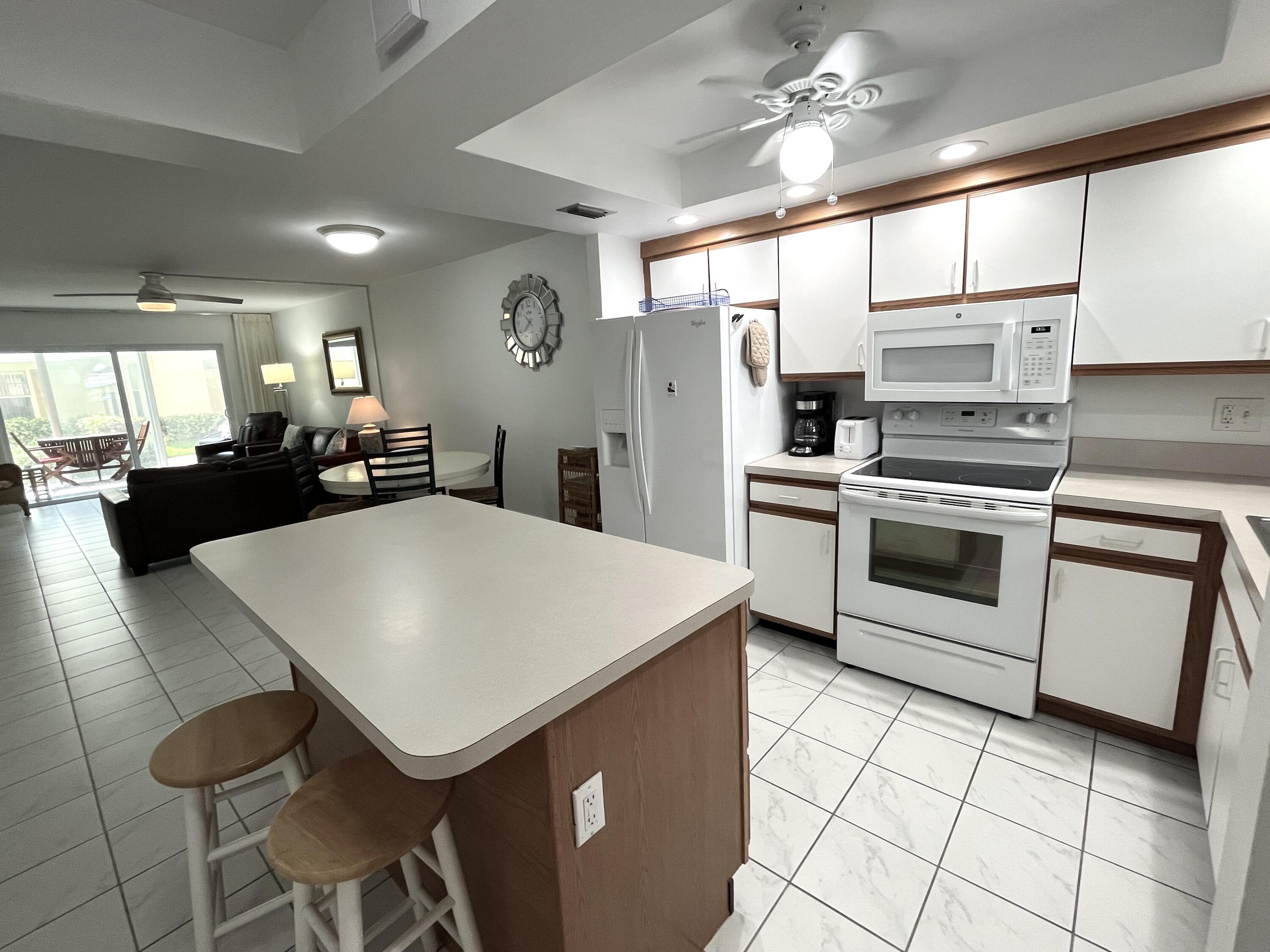 308 Golfview Road, Unit 107 North Palm Beach, FL 33408 - Photo 4 of 34 Open living concept