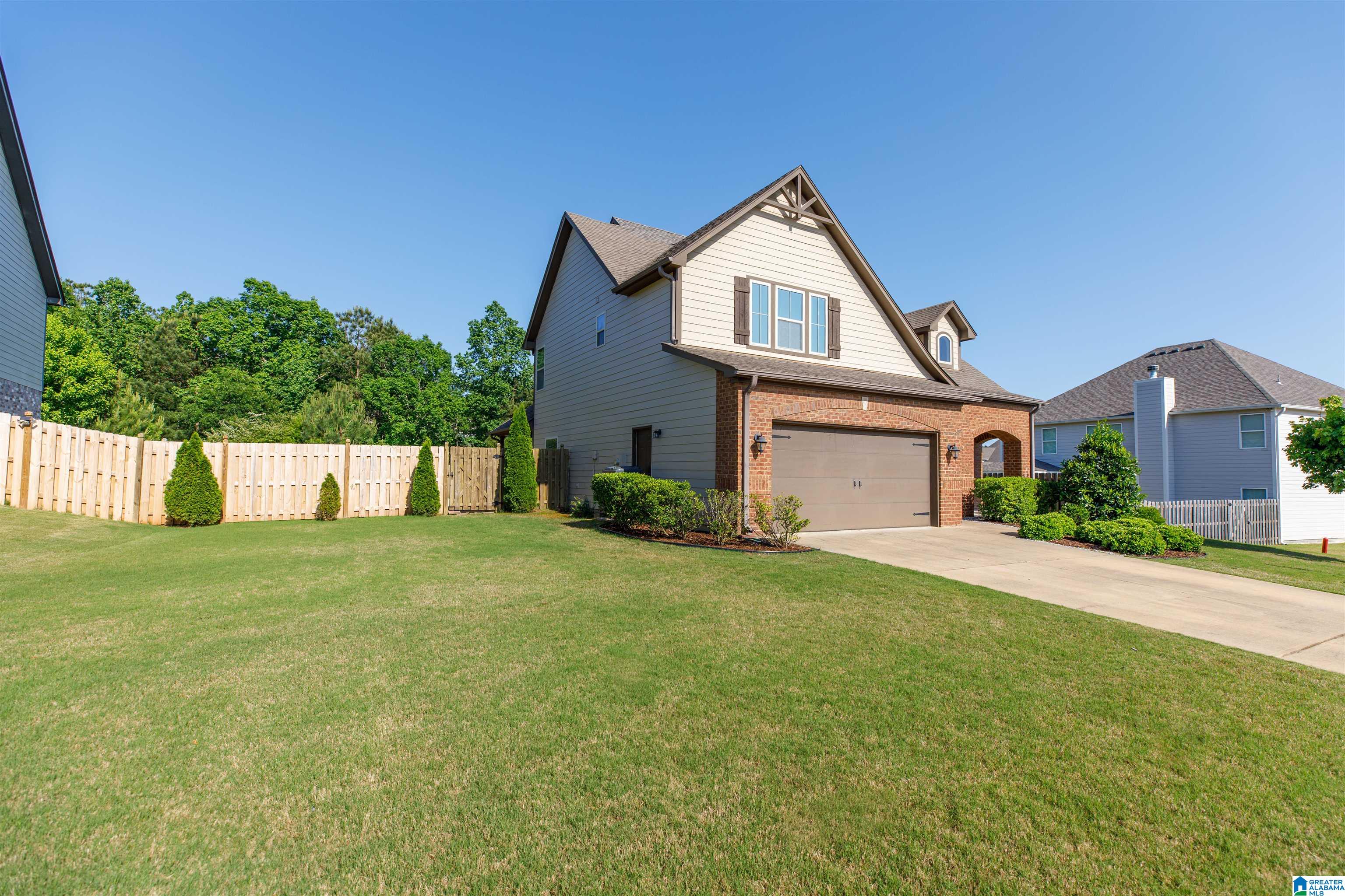 1076 Riviera Drive Calera, AL 35040 - Photo 3 of 48