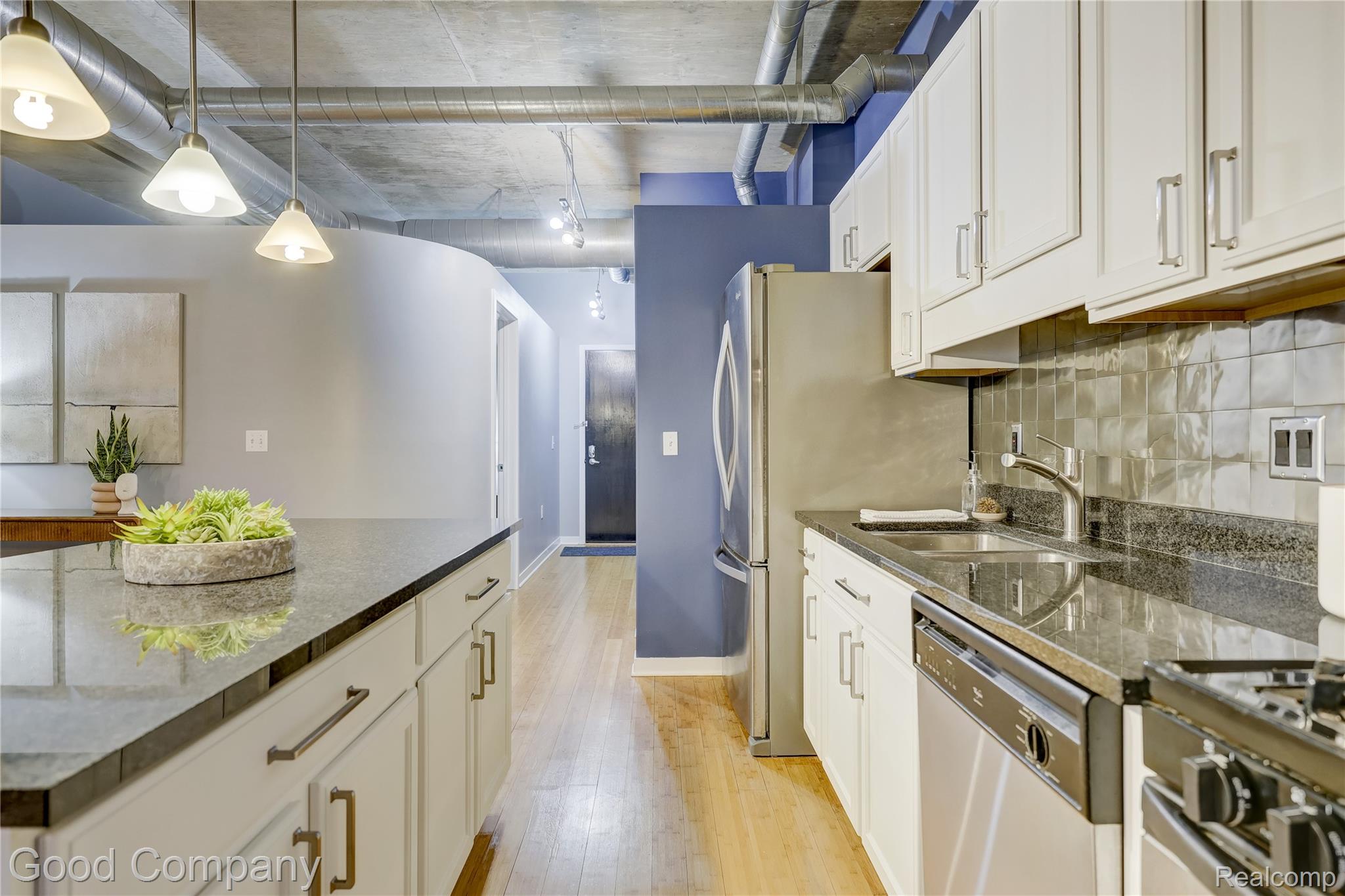 100 West Fifth Street, Unit 604 Royal Oak, MI 48067 - Photo 15 of 57 100 W. 5th St. #604-15.jpg