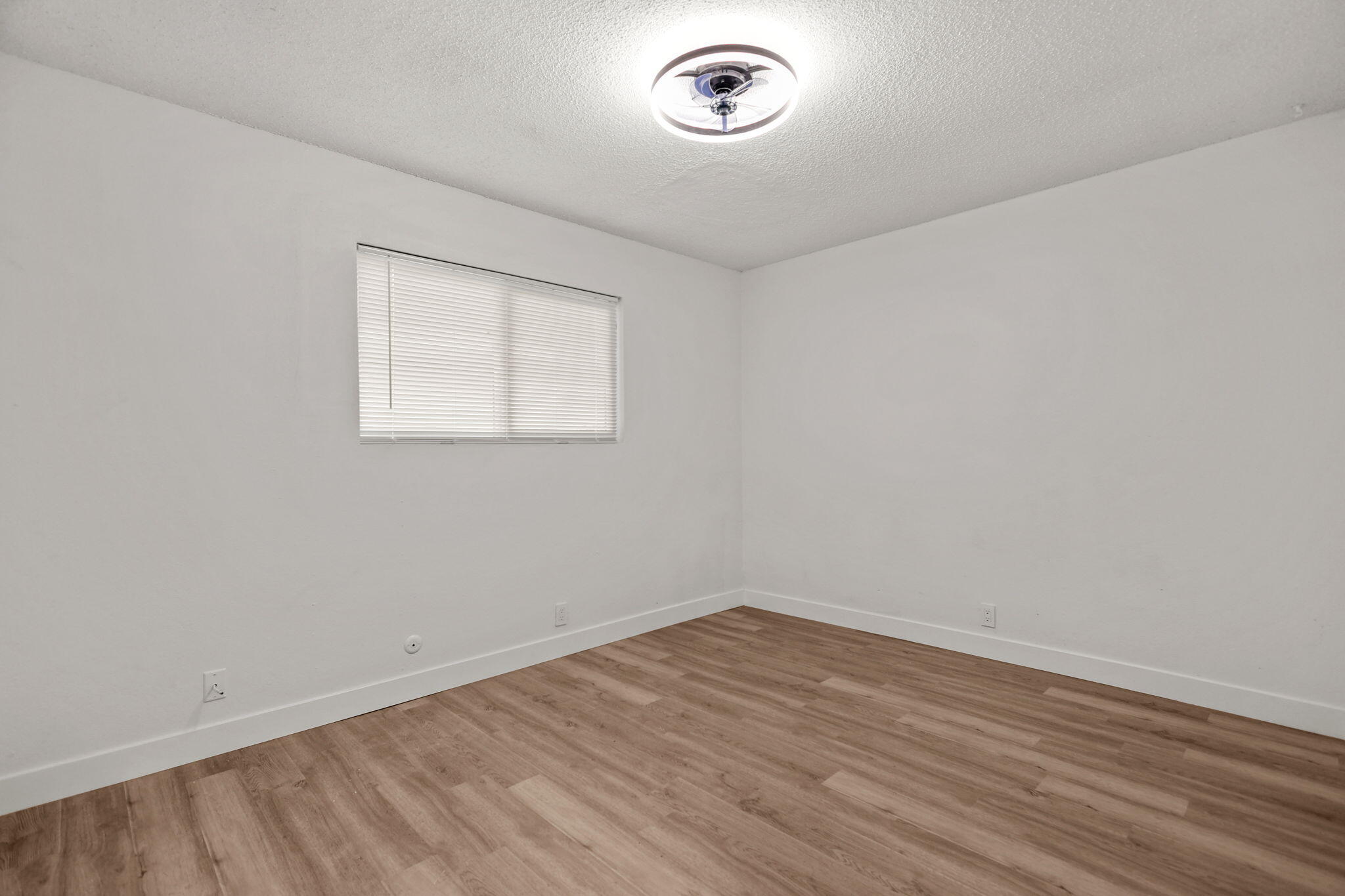 3200 Franklin Street Anderson, CA 96007 - Photo 20 of 35 an empty room with wooden floor and windows