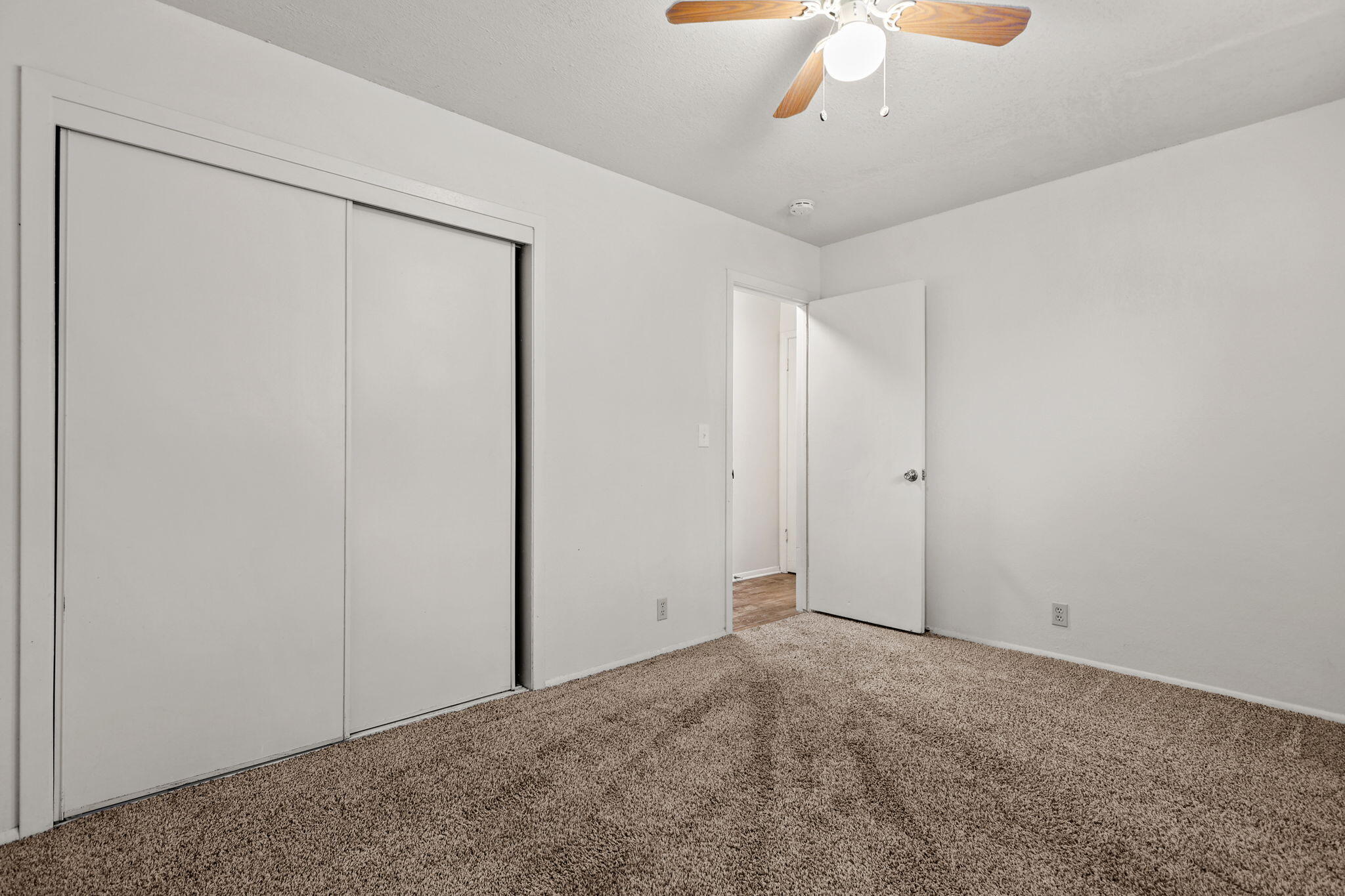 3200 Franklin Street Anderson, CA 96007 - Photo 26 of 35 an empty room with a ceiling fan and a window