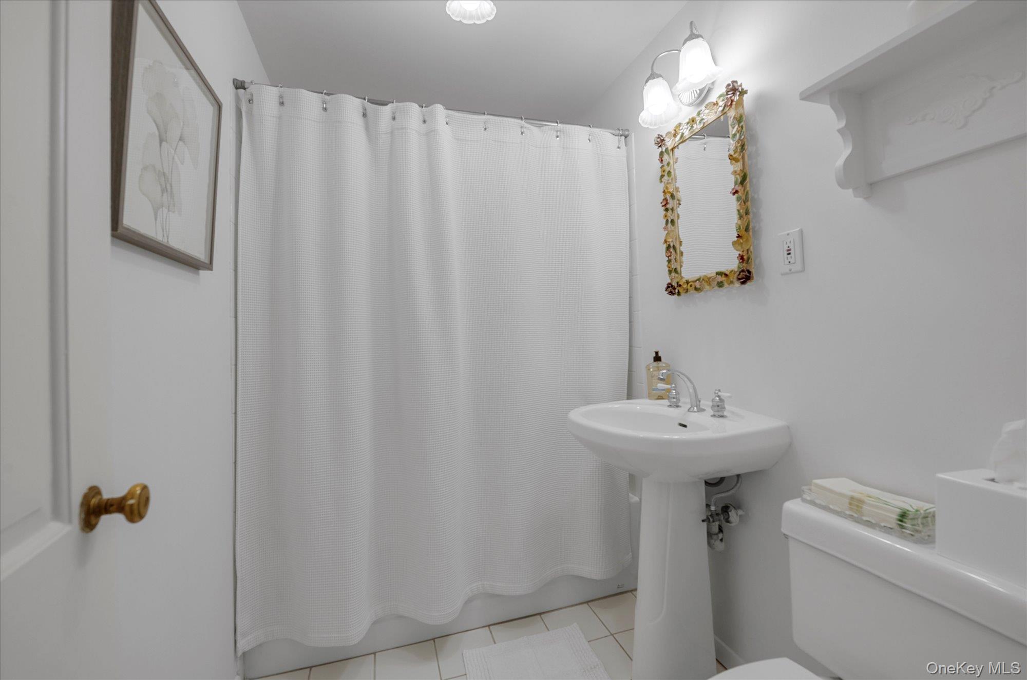 86 Summit Road Port Washington, NY 11050 - Photo 14 of 27 Full bathroom #1