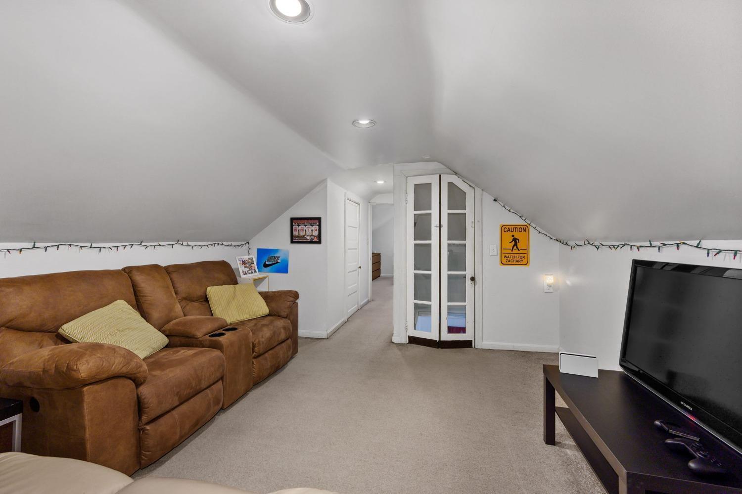 5254 Boomer Road Cincinnati, OH 45247 - Photo 24 of 48 Gallery Image 24