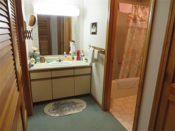 401 Country Club Road, Unit 401 Greenfield, MA 01301 - Photo 16 of 19 Gallery Image 16