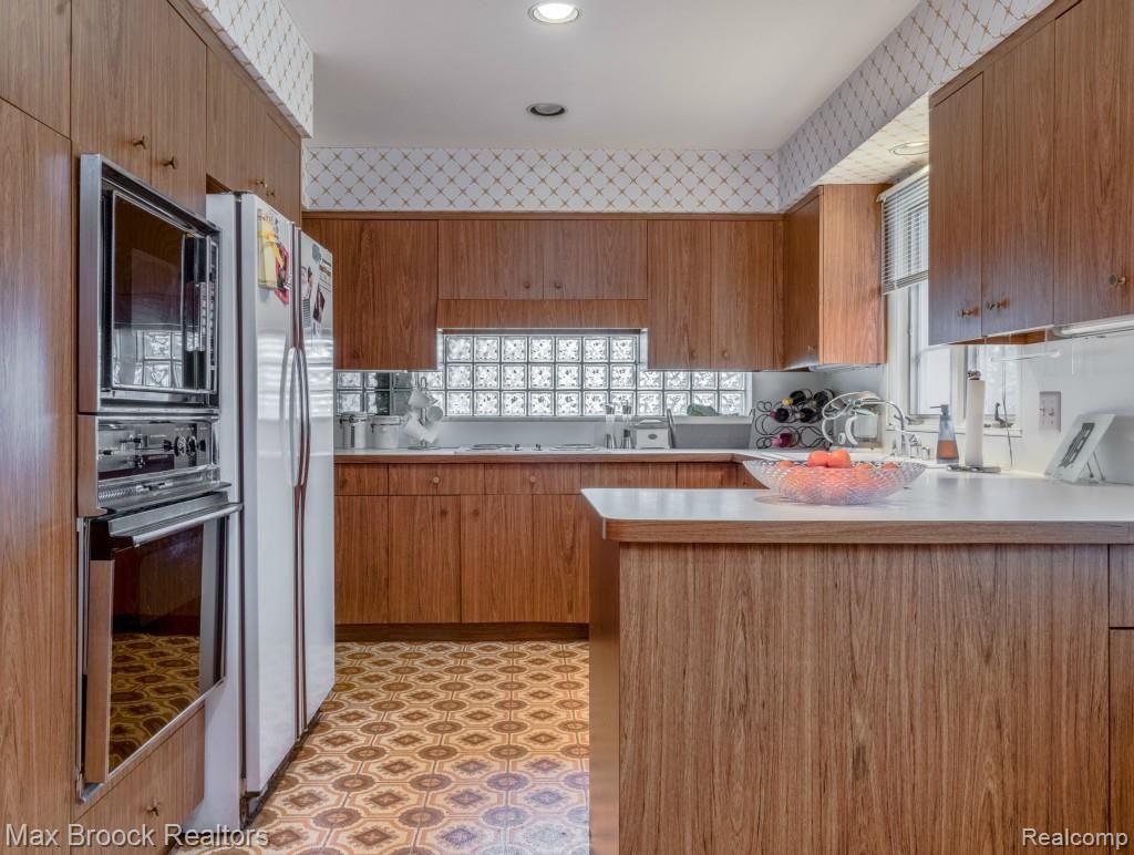 245 Barden Road Bloomfield Hills, MI 48304 - Photo 8 of 15 KITCHEN WITH ABUNDANT STORAGE & COUNTER SPACE