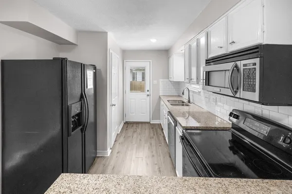 $1,795 | 16766 Lake Circle, Conroe, TX 77302