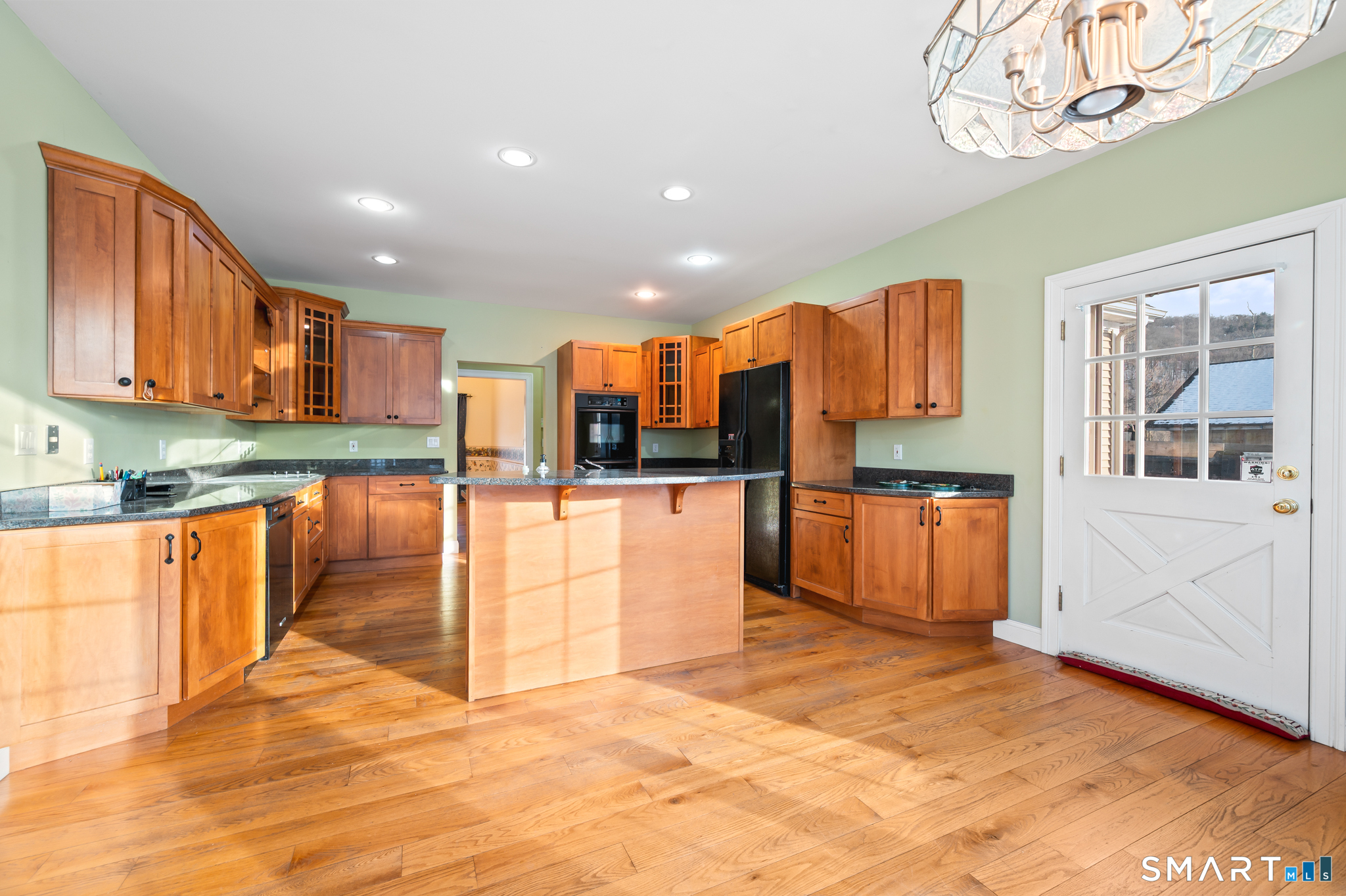 180 River Road Hamden, CT 06518 - Photo 10 of 28