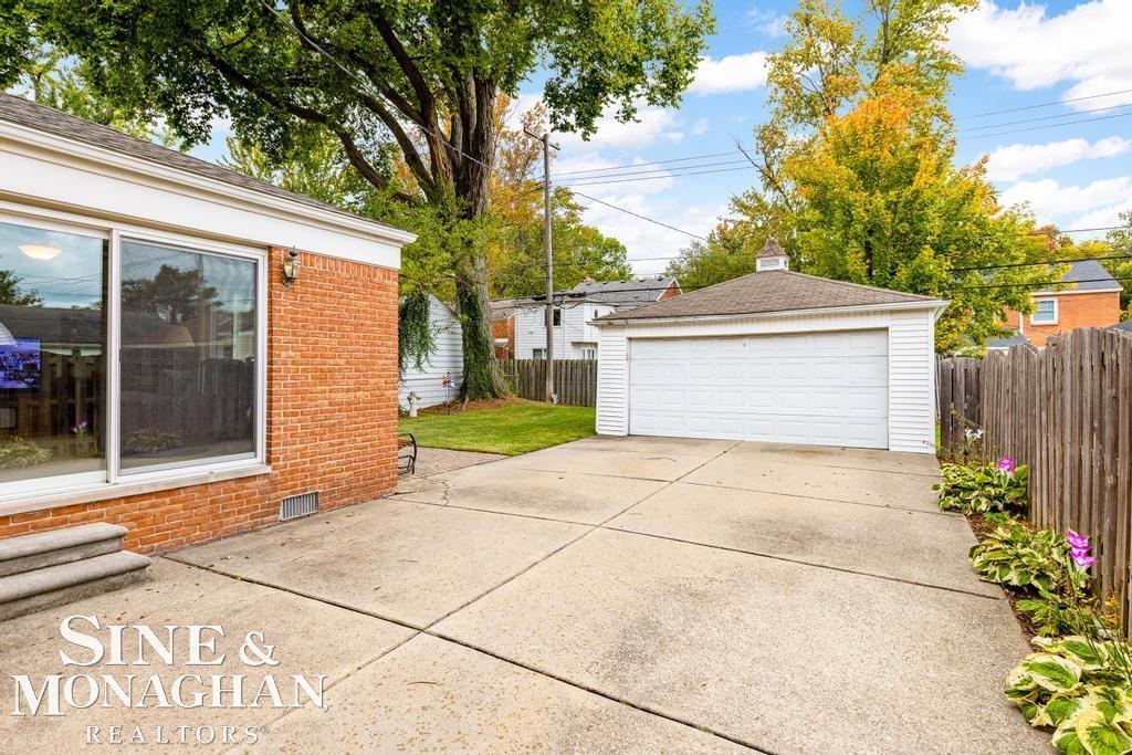 1694 Newcastle Road Grosse Pointe Woods, MI 48236 - Photo 29 of 41