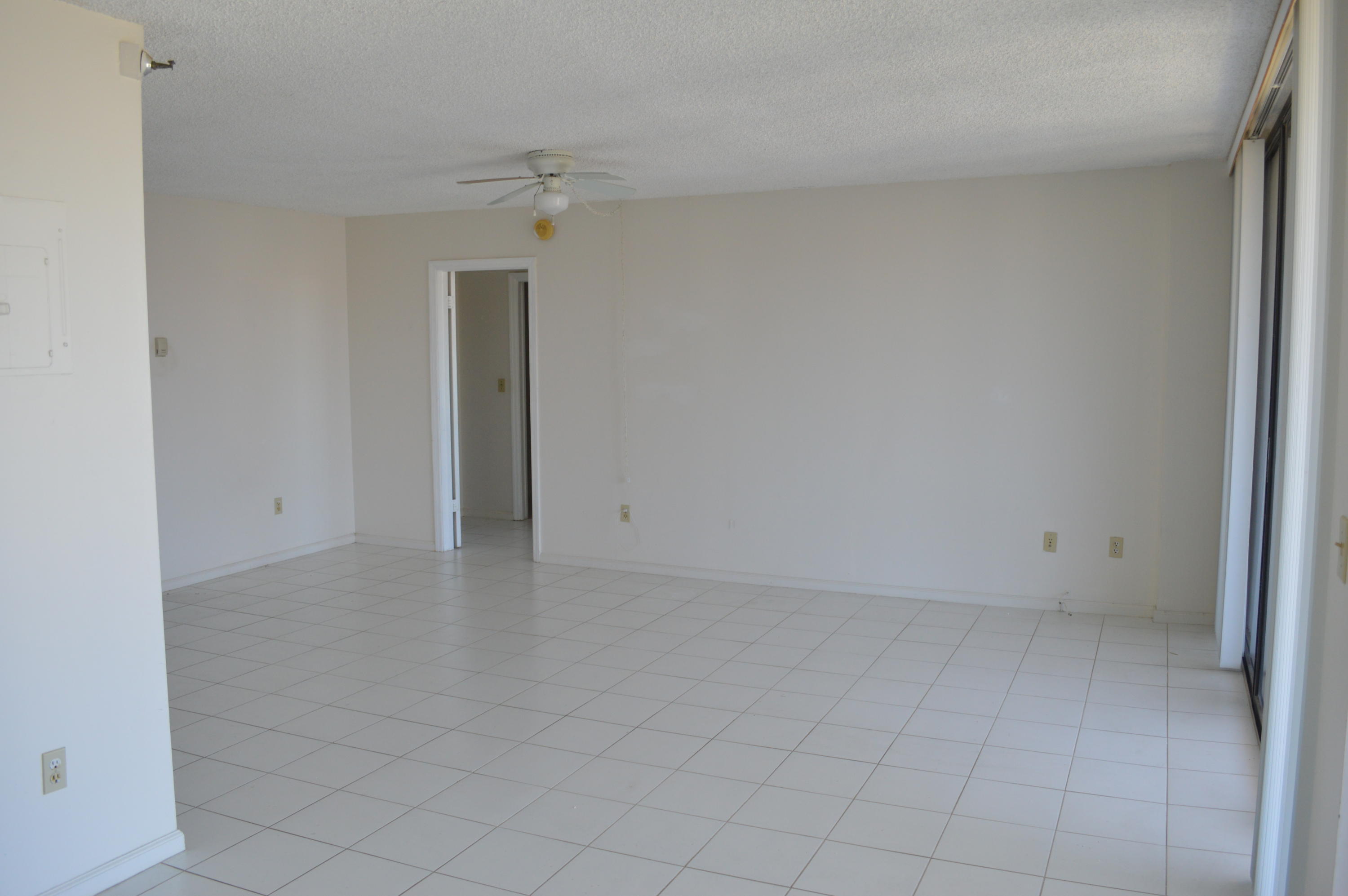 859 Jeffery Street, Unit 8120 Boca Raton, FL 33487 - Photo 7 of 8 living area