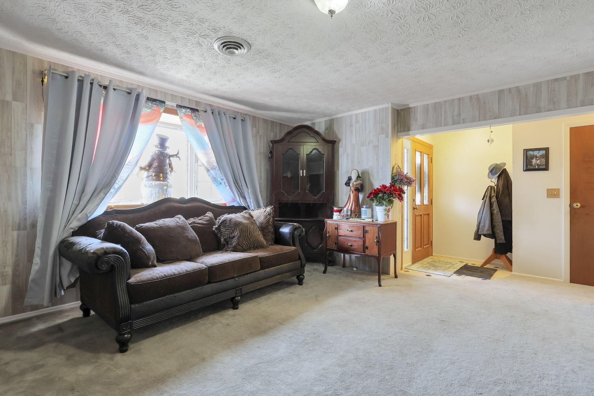 5530 Pitchin Road South Springfield, OH 45502 - Photo 16 of 40 25-web-or-mls-G02A3914