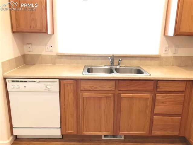 4160 Diamond Ridge View Colorado Springs, CO 80918 - Photo 26 of 26 Kitchen Area
