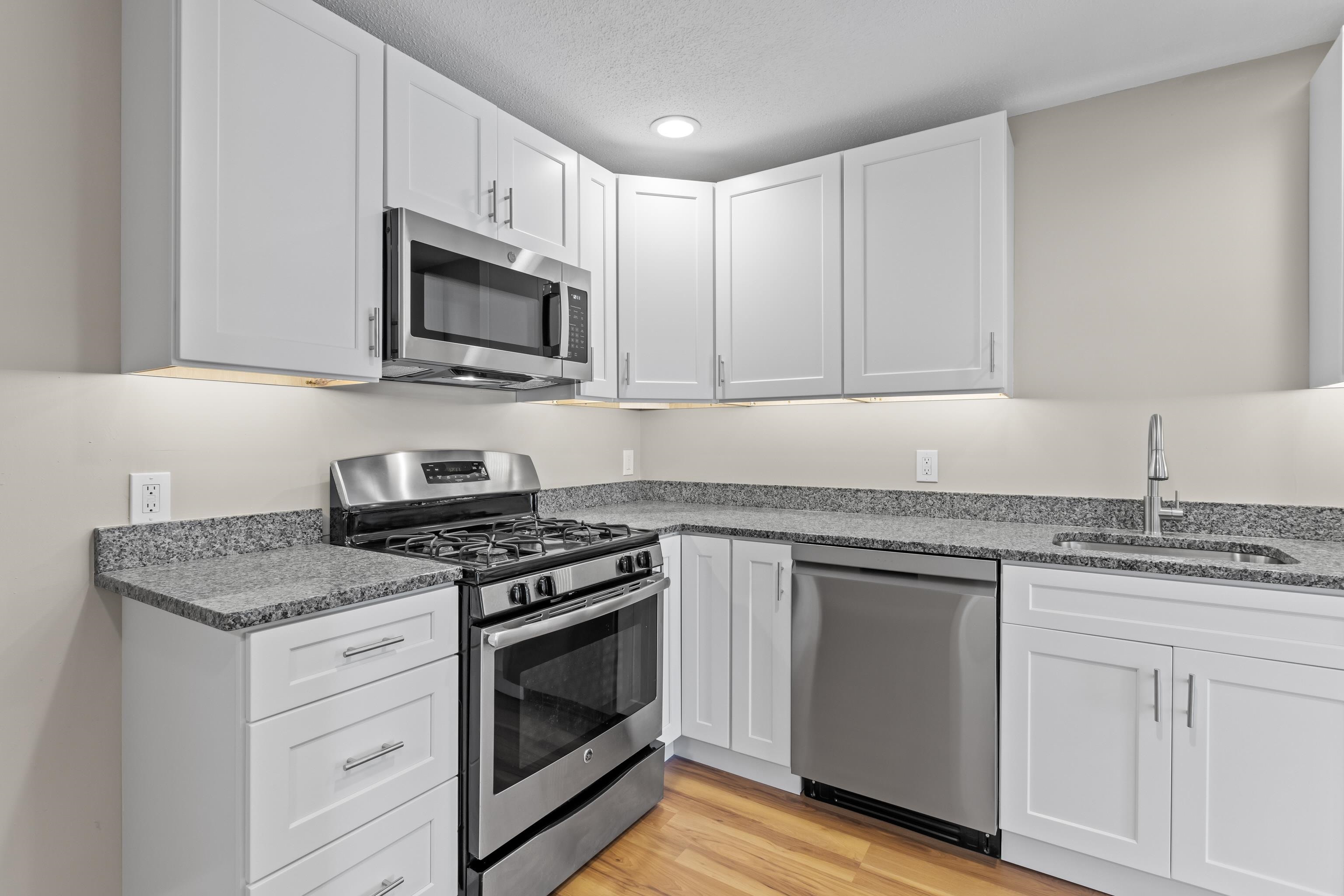 379 Huse Road, Unit 34 Manchester, NH 03103 - Photo 17 of 31 Gallery Image 17