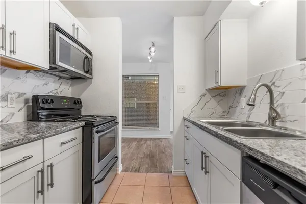 $1,195 | 400 West 35th Street, Unit 103, Austin, TX 78705