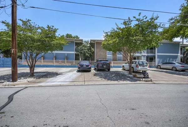 $1,195 | 400 West 35th Street, Unit 103, Austin, TX 78705