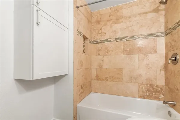 $1,195 | 400 West 35th Street, Unit 103, Austin, TX 78705