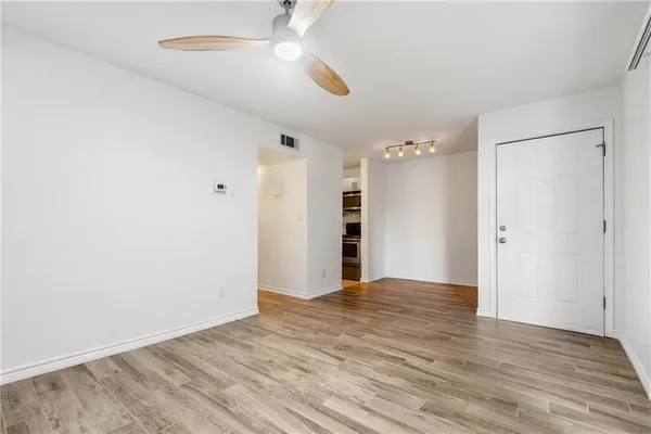 $1,195 | 400 West 35th Street, Unit 103, Austin, TX 78705