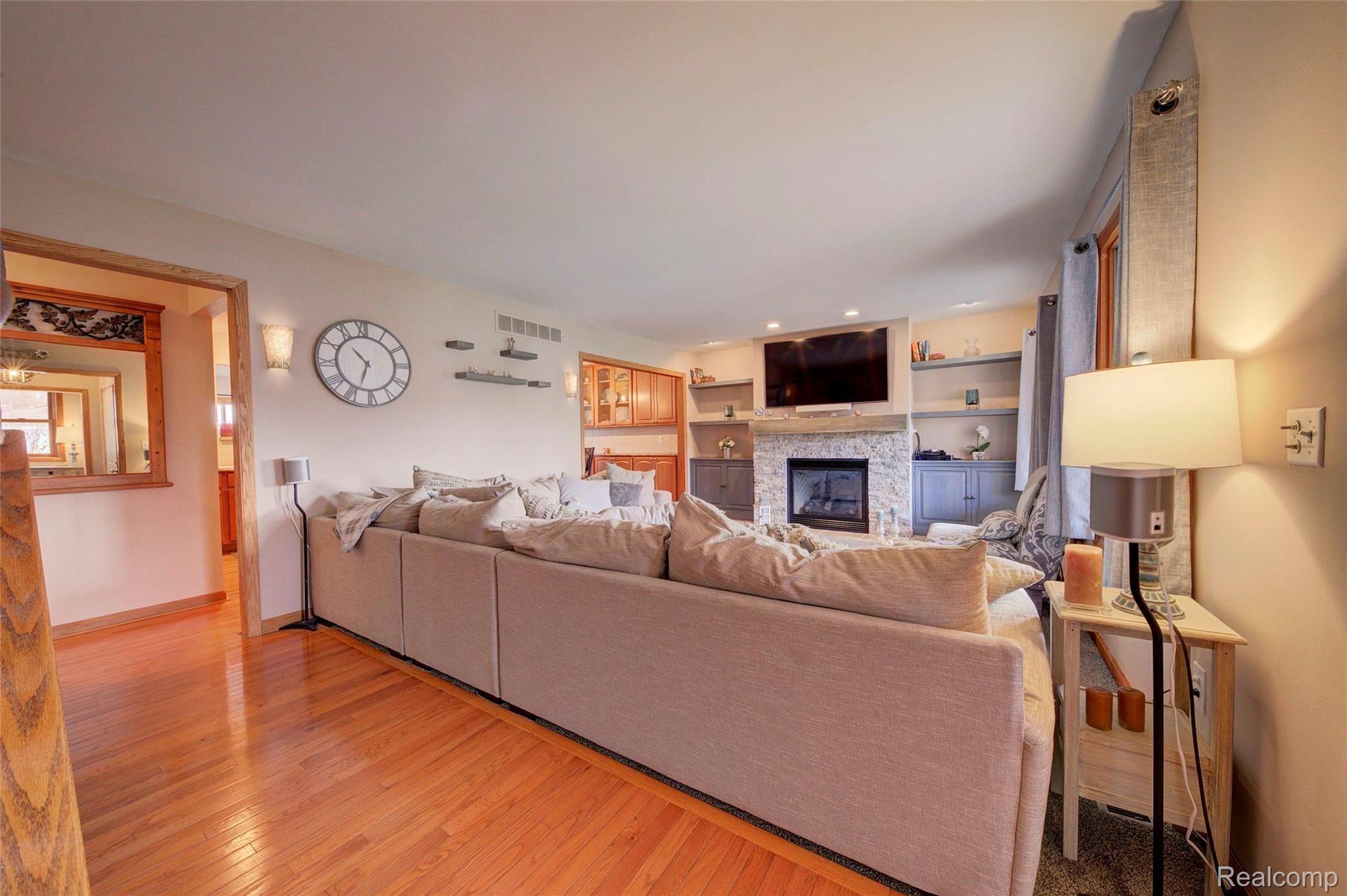 45264 Rector Drive Canton, MI 48188 - Photo 4 of 48 4H8A2011_2_3.jpg