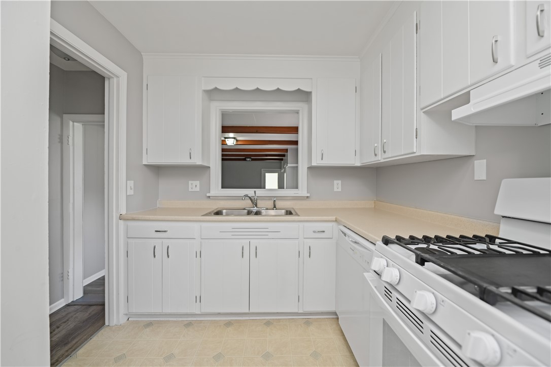 70 Alcott Road Greece, NY 14626 - Photo 13 of 38